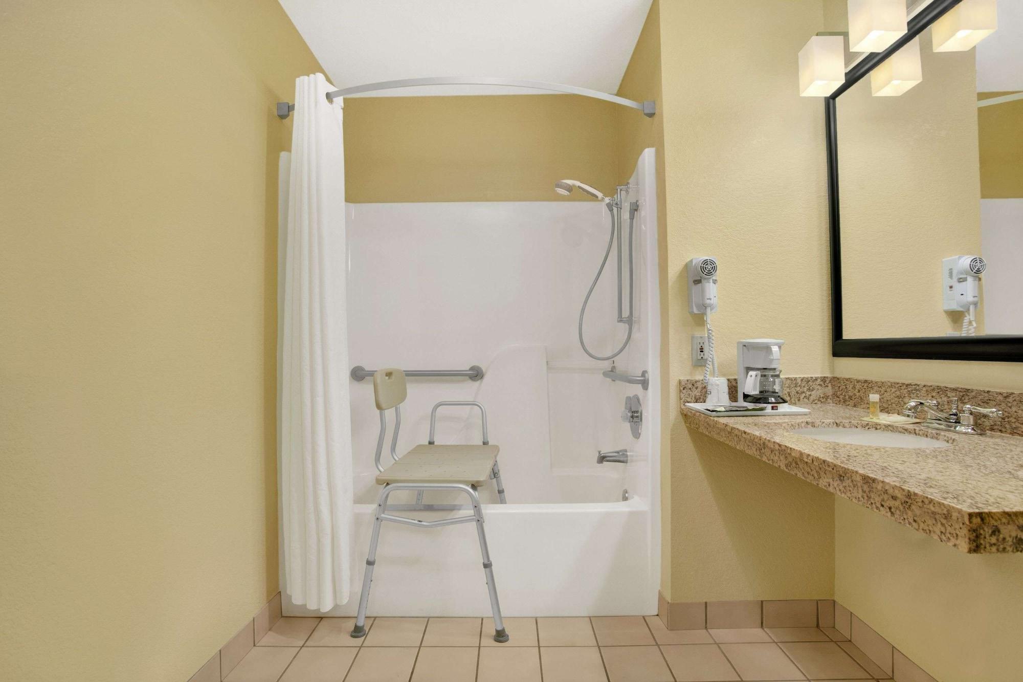 Days Inn By Wyndham Taos Exterior photo
