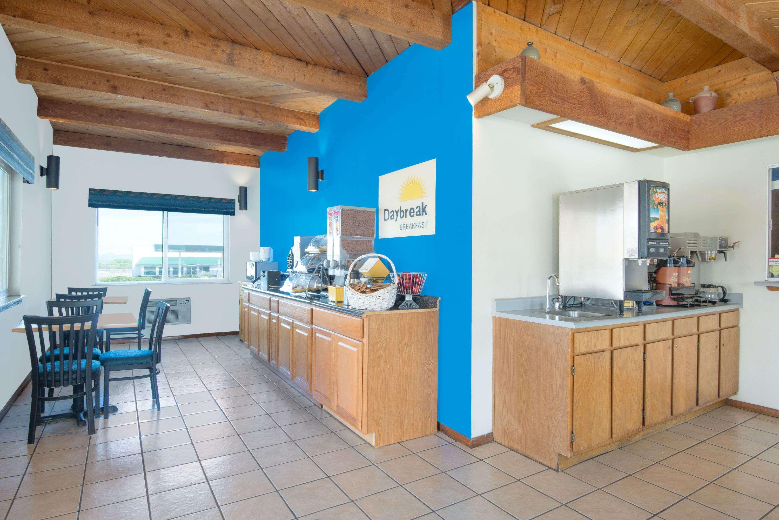 Days Inn By Wyndham Taos Exterior photo