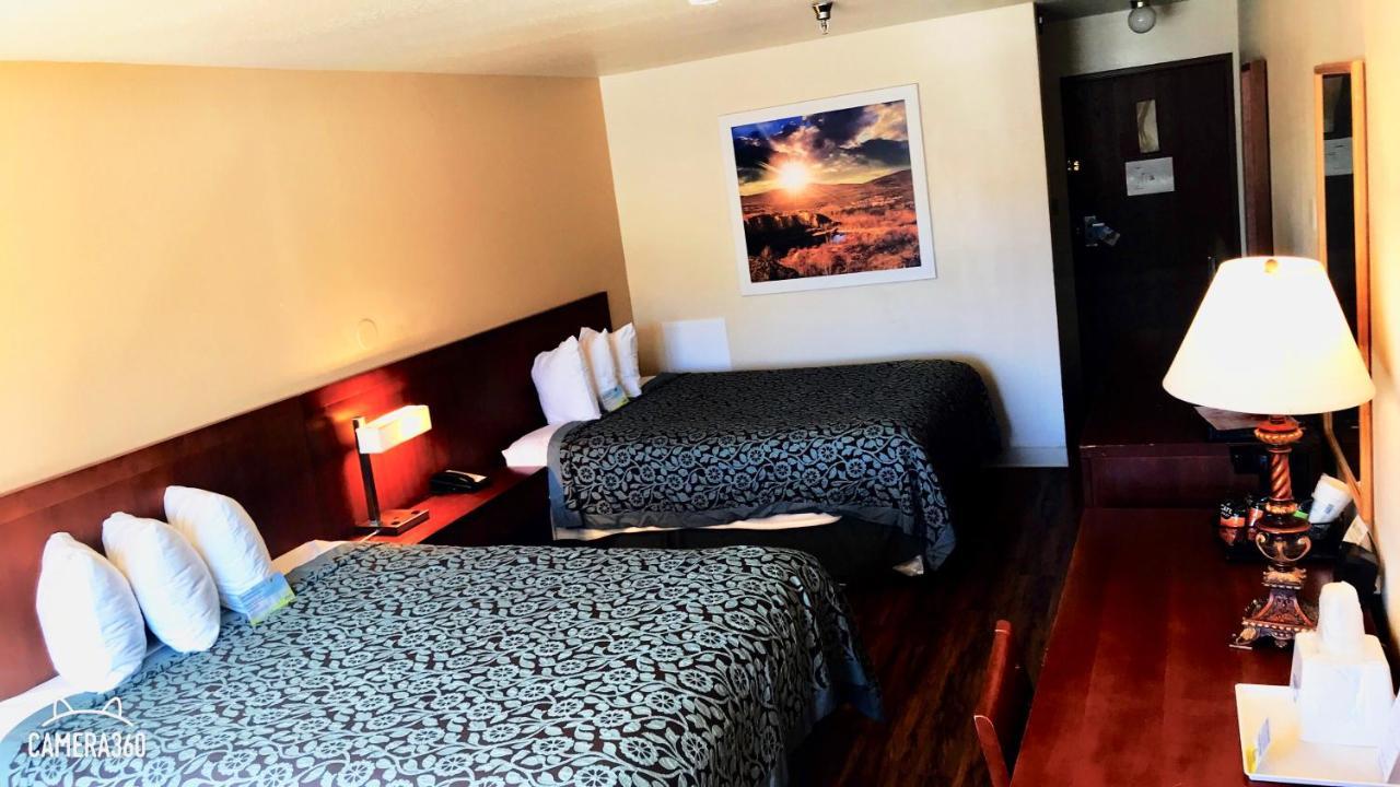 Days Inn By Wyndham Taos Exterior photo